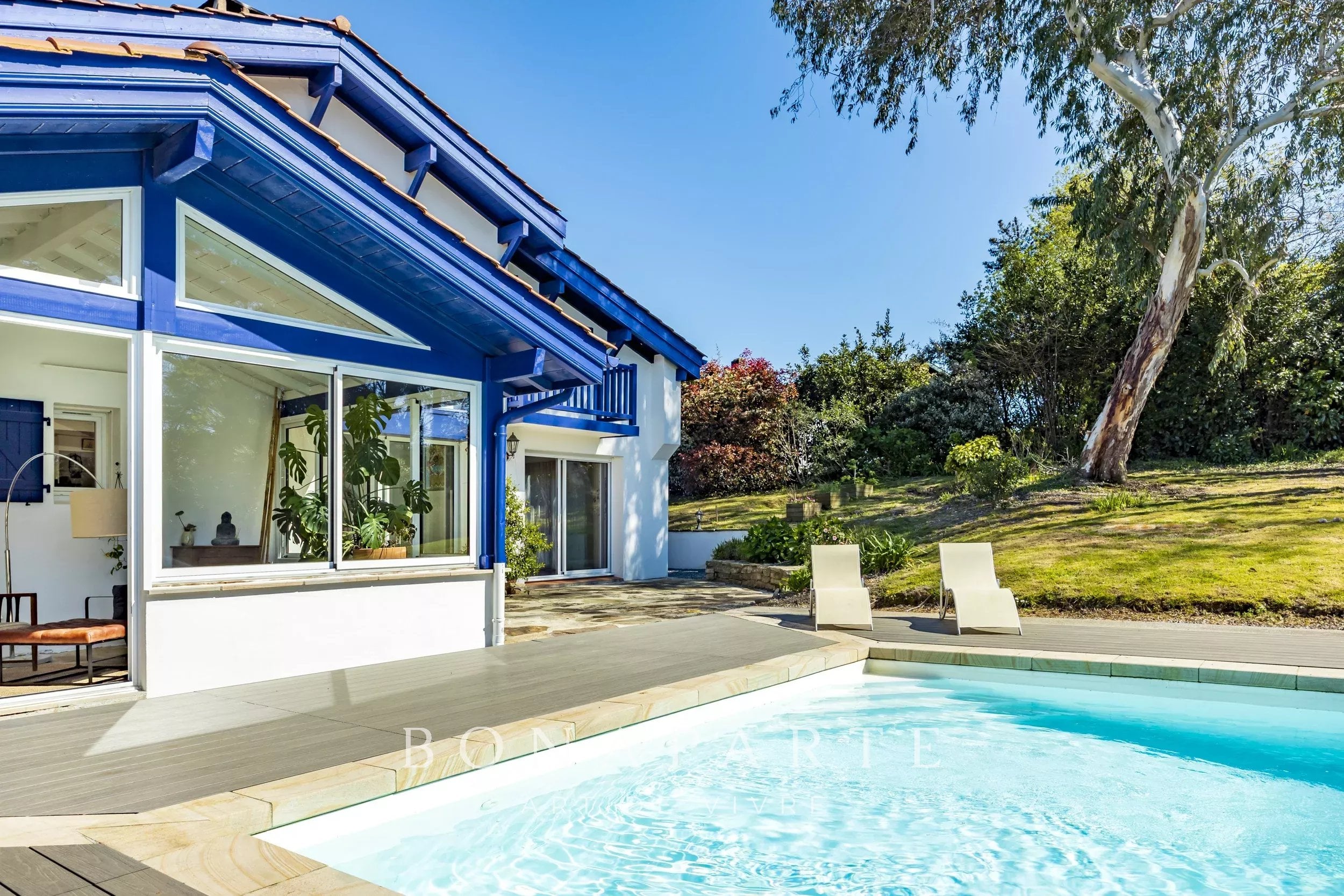 SAINT-JEAN-DE-LUZ - Propriété avec Piscine et maison annexe