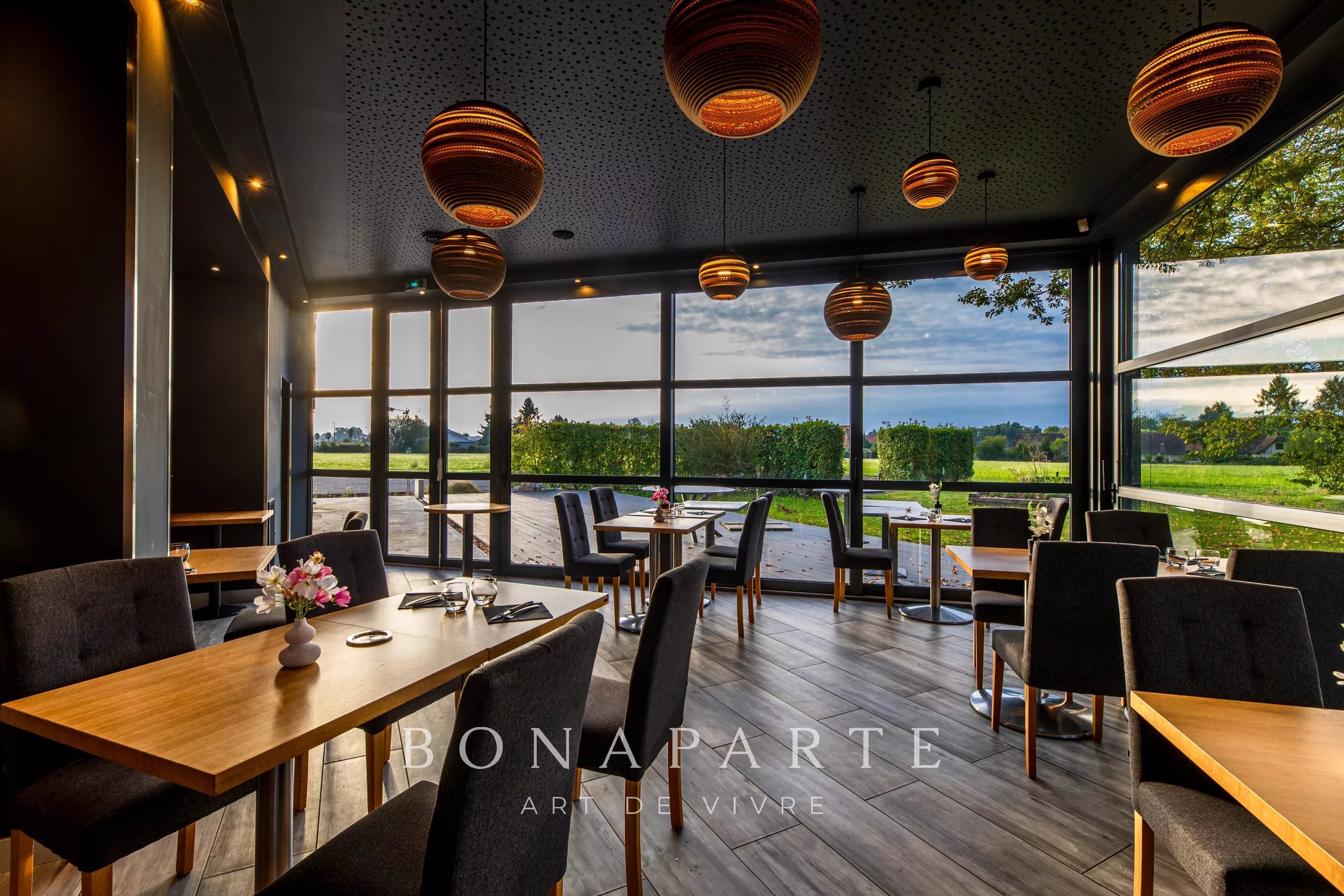 PAU Ensemble immobilier XIXème rénové 2 bâtisses, restaurant, séminaires & habitation